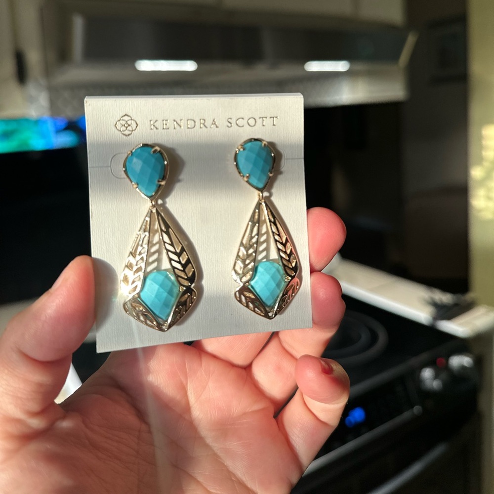 Victoria Kendra Scott earrings